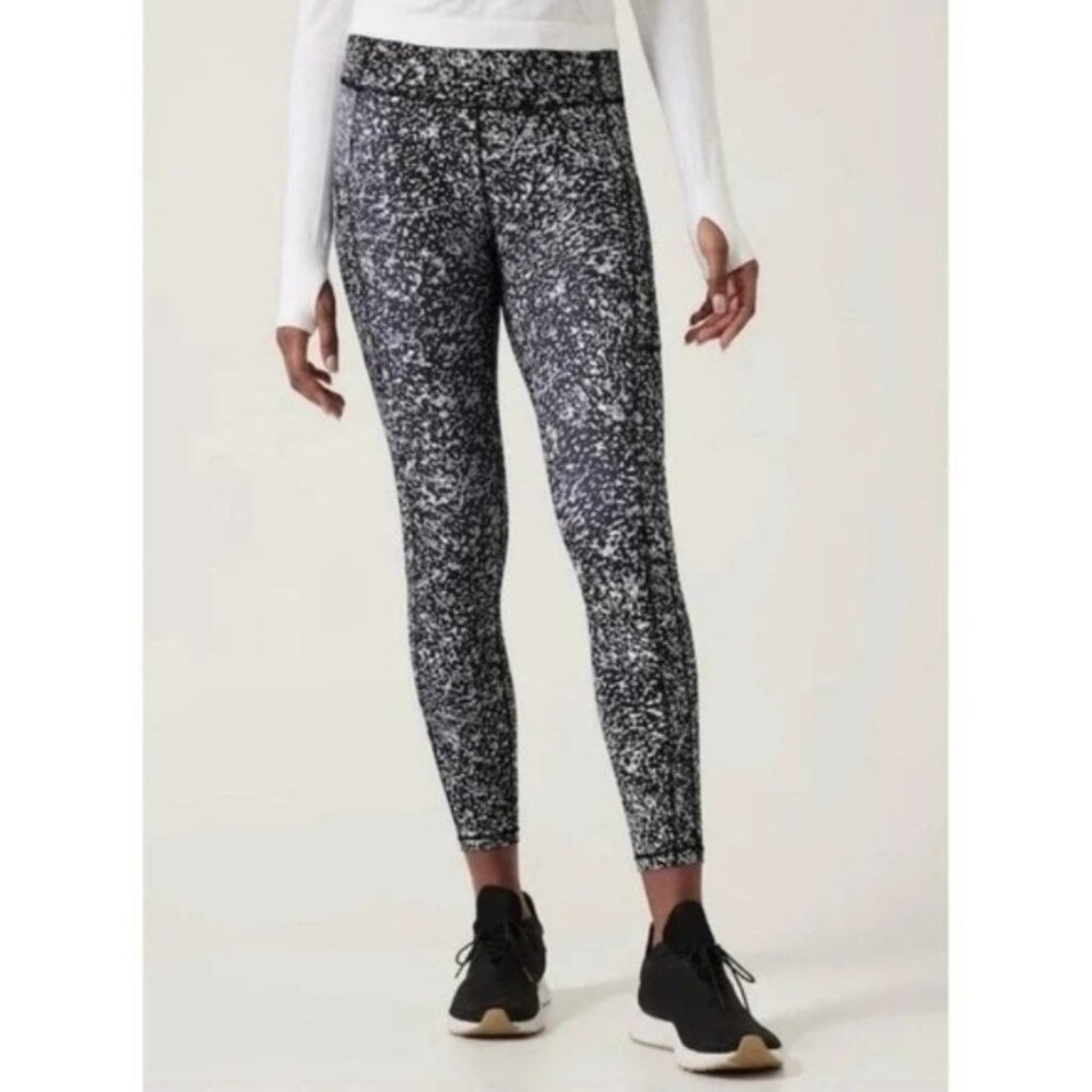 Athleta Ultimate Stash 7/8 Tight Size Storm Black and White Size Medium Tall